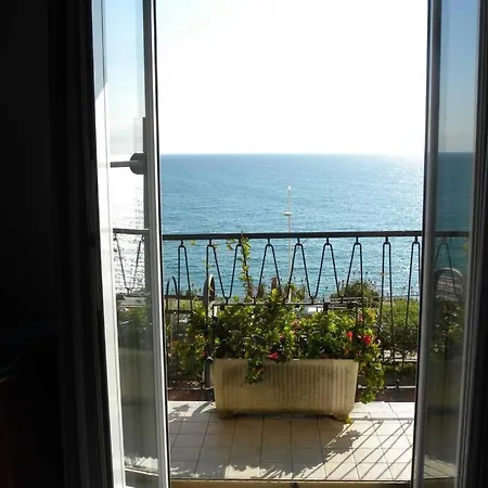 Διαμέρισμα Raineri Vista Mare 200 Metri Dalle Spiagge