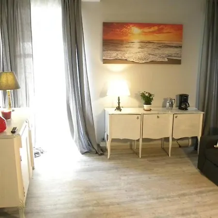 Raineri Vista Mare 200 Metri Dalle Spiagge