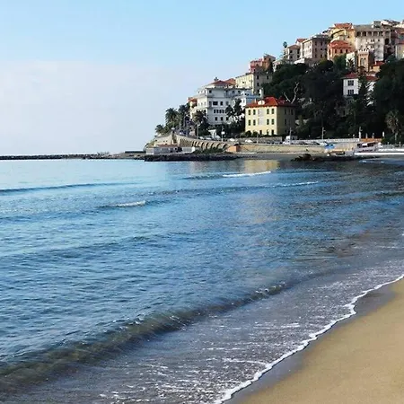 Raineri Vista Mare 200 Metri Dalle Spiagge Imperia