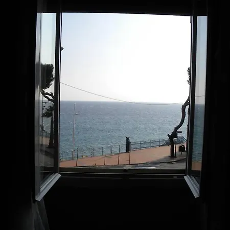Raineri Vista Mare 200 Metri Dalle Spiagge Διαμέρισμα