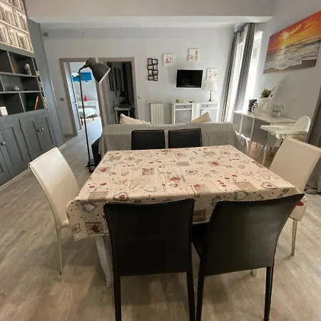 Raineri Vista Mare 200 Metri Dalle Spiagge Διαμέρισμα